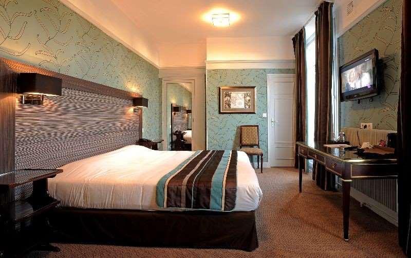 Le Grand 4* Tours